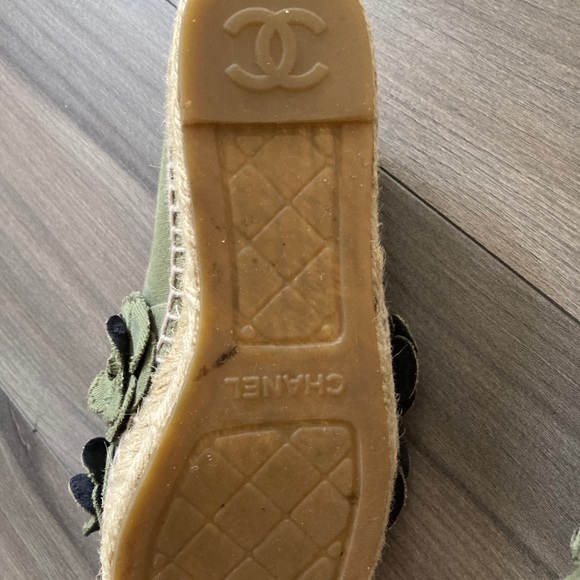 Authentic Chanel khaki green espadrilles - Picture 5 of 5